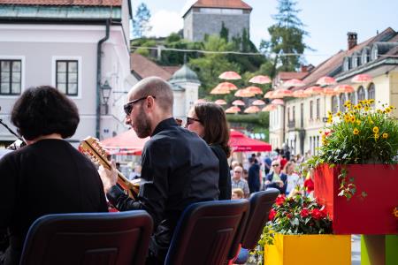 S soncem obsijan drugi festivalski dan 50. Dnevov narodnih noš in oblačilne dediščine v Kamniku (105)